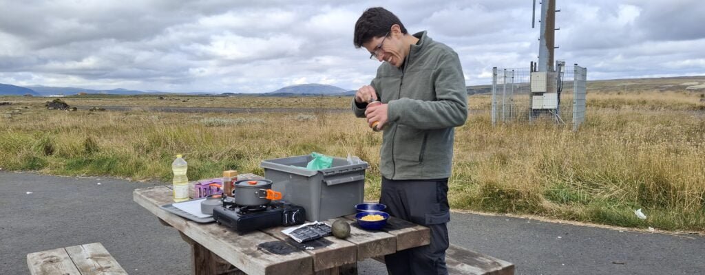 COCINAR EN ISLANDIA EN UNA CAMPEVAND